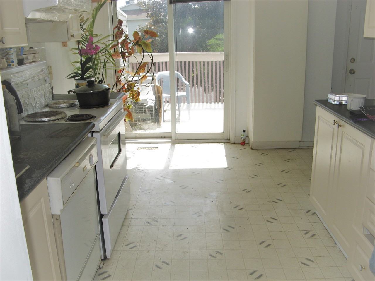 87 Thornbury Crescent - Photo 2 of 5