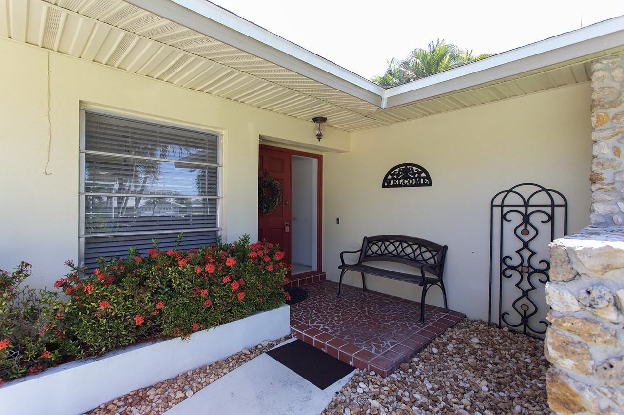 1037 Dolphin Drive #1 - Photo 5 of 35