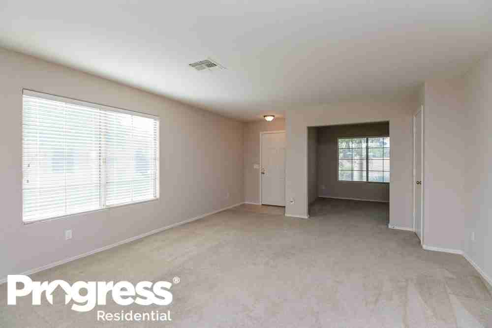 6617 S 31st Dr - Photo 2 of 15