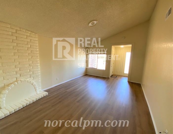 7827 Zenith Dr - Photo 3 of 20