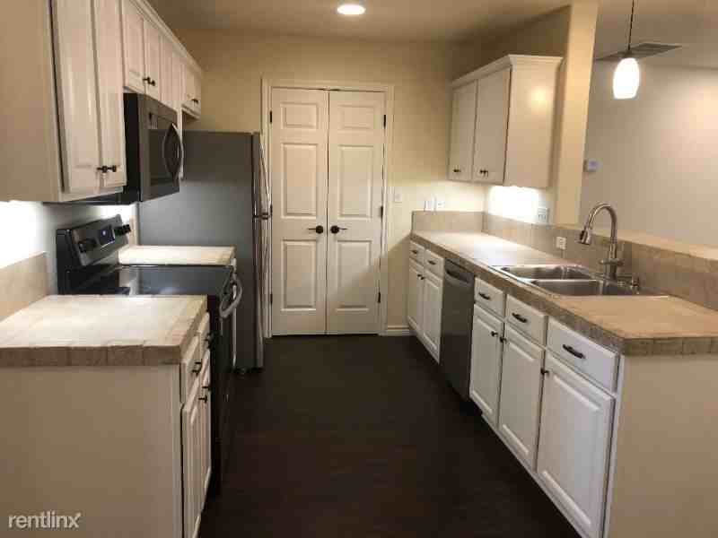 3060 Pine Valley Dr - Photo 2 of 15