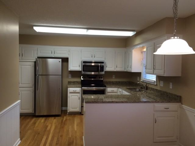 404 Meadow Ln - Photo 2 of 11