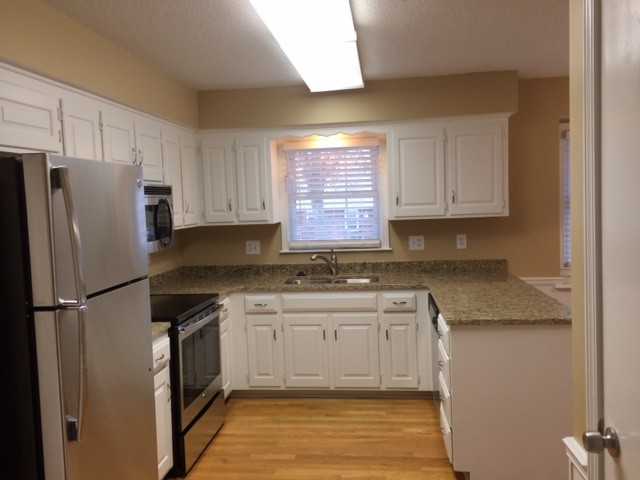 404 Meadow Ln - Photo 3 of 11