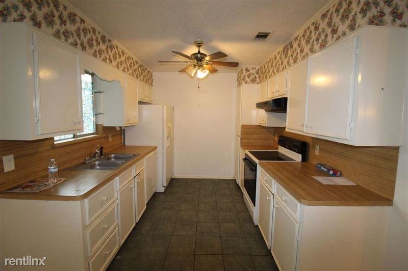 369 Pinchback Rd - Photo 2 of 5