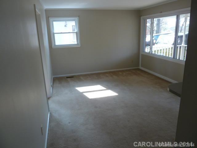 1512 Nassau Blvd - Photo 2 of 10