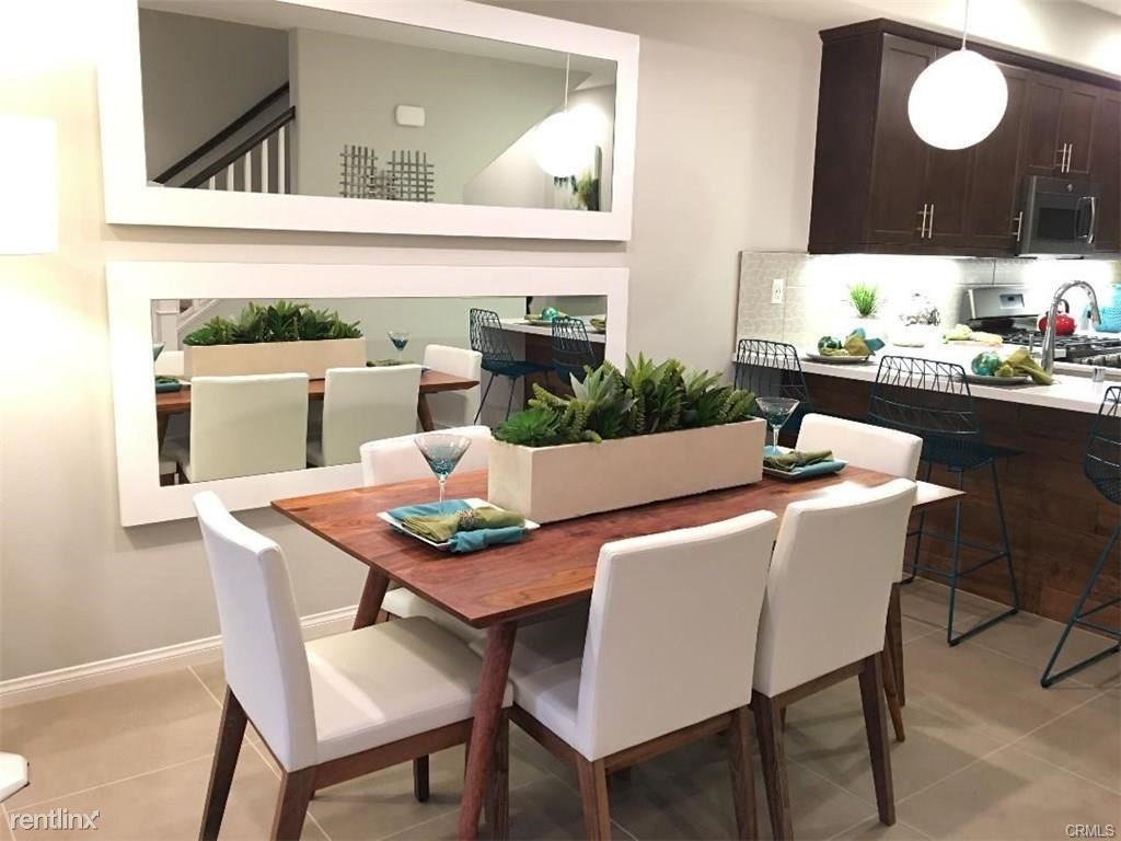 323 N Edenfield Ave - Photo 2 of 10