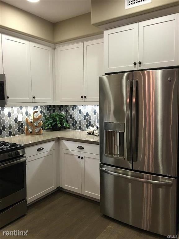 323 N Edenfield Ave - Photo 3 of 10