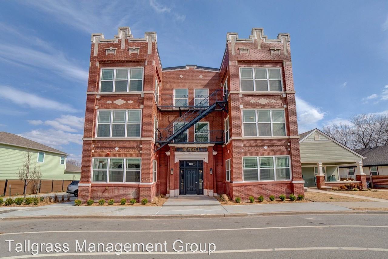 1123 N Main St - Photo 3 of 22