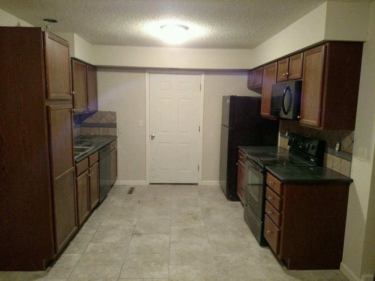 501 W 4th St - Photo 3 of 7