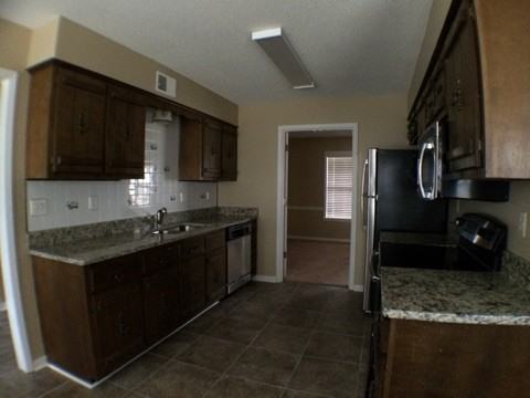 3048 Ingleside Dr - Photo 2 of 13