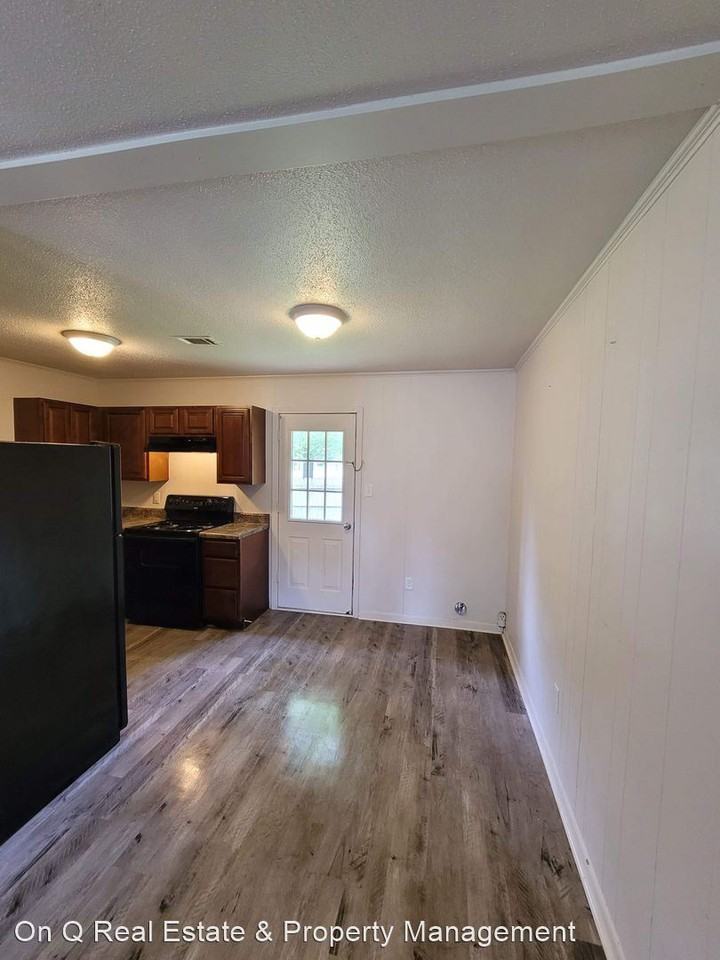 213 Holmes - Photo 2 of 10