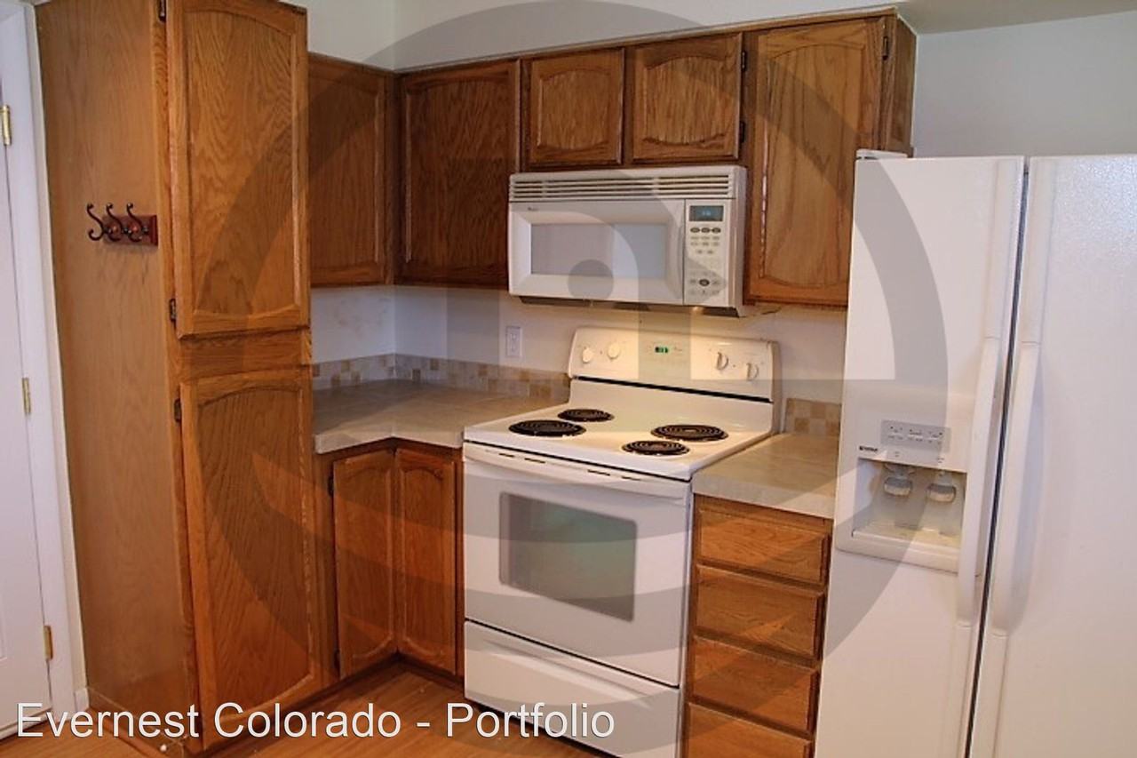 1529 Stuart St - Photo 2 of 16