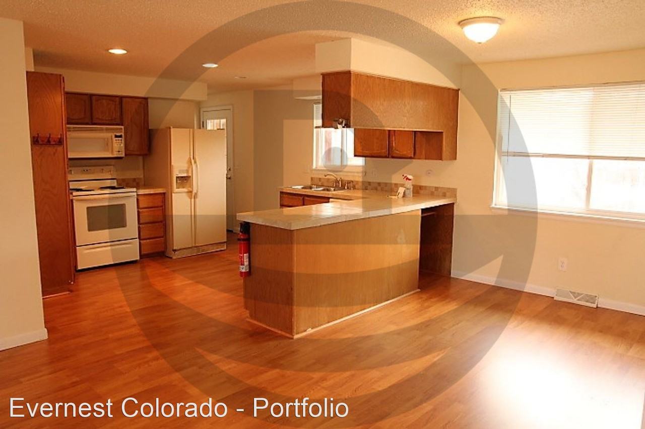 1529 Stuart St - Photo 3 of 16