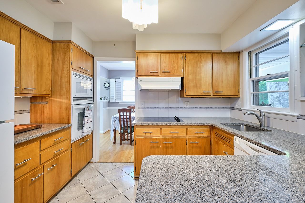 11714 College View Dr - Photo 3 of 50