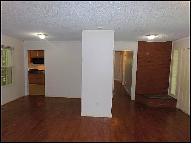 1 Berkshire Dr - Photo 2 of 10