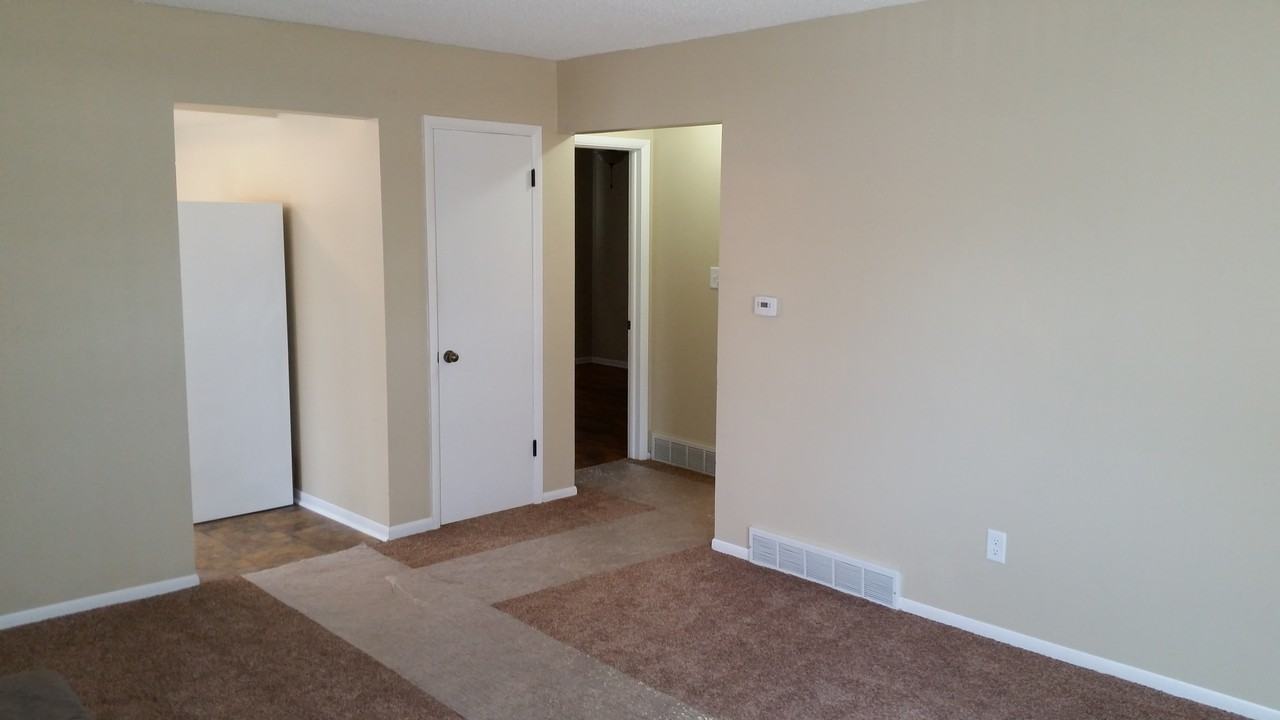 223 Southwest Flynn Drive - Photo 2 of 5