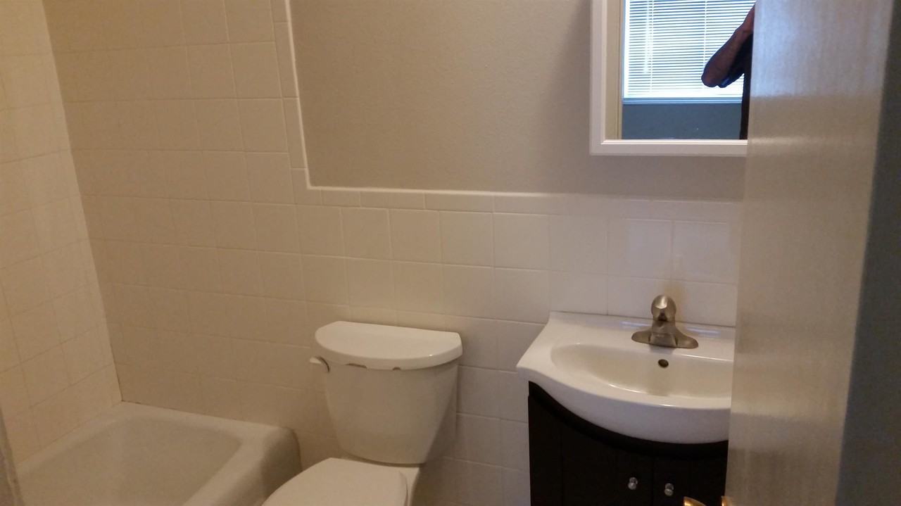 825 Oakcrest - 5 #5 - Photo 3 of 5