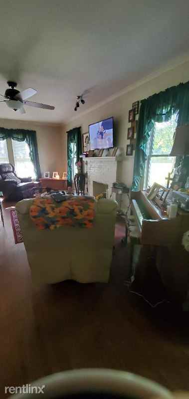 530 S Lake St - Photo 3 of 4