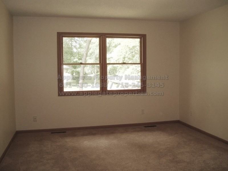 1108 Owens St N - Photo 3 of 9