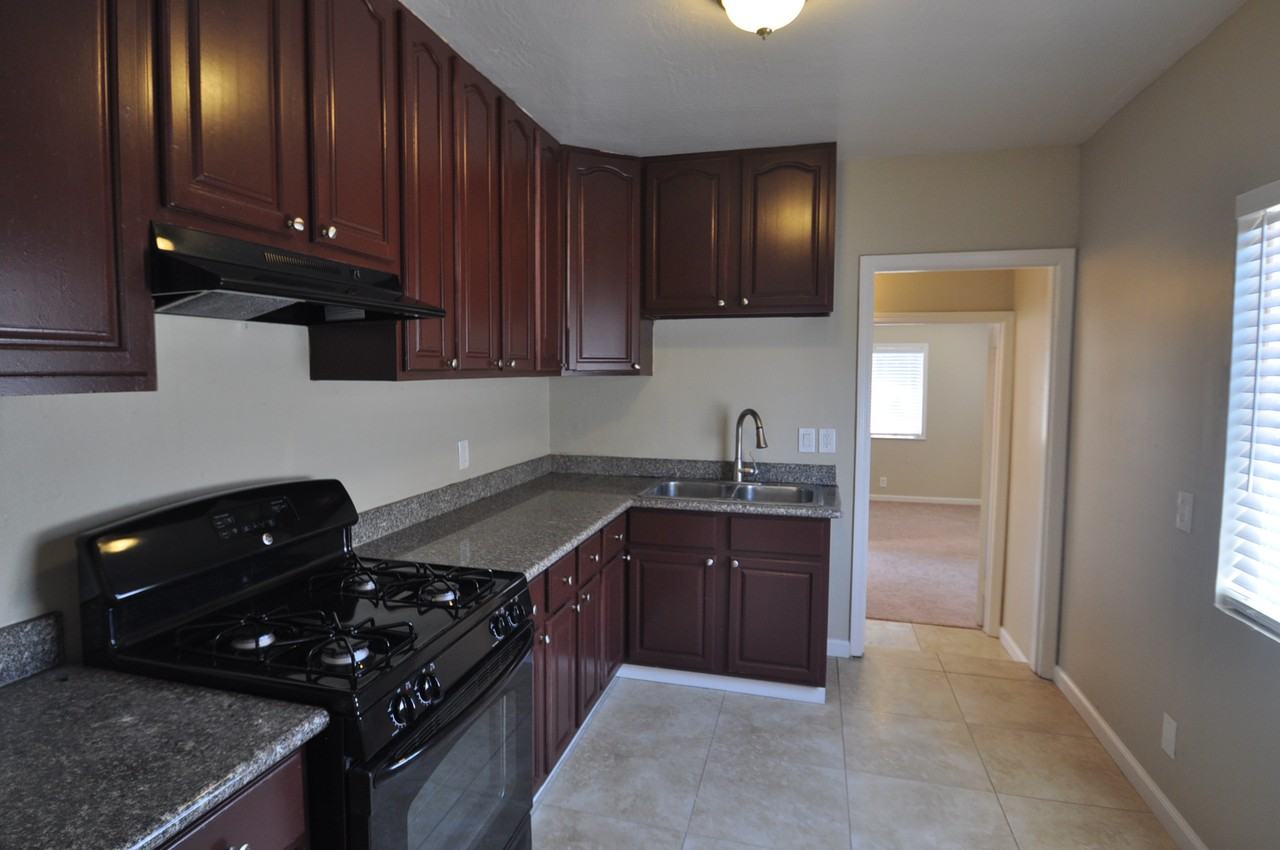 2144 88th Ave - Photo 2 of 10