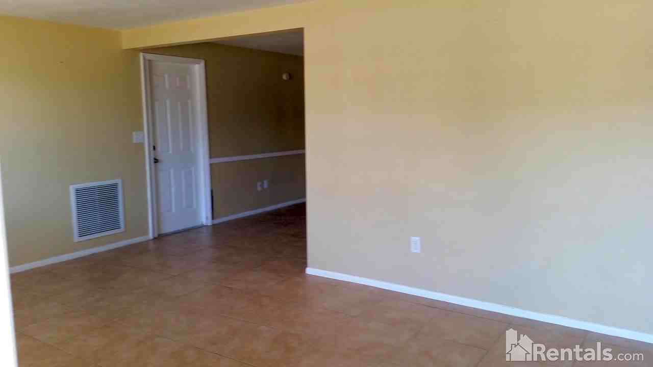3505 Windham Dr - Photo 2 of 10