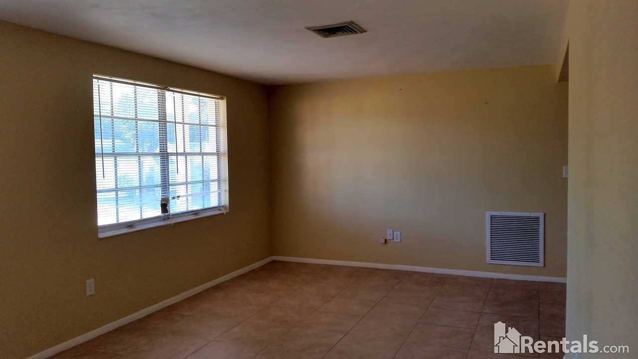 3505 Windham Dr - Photo 3 of 10