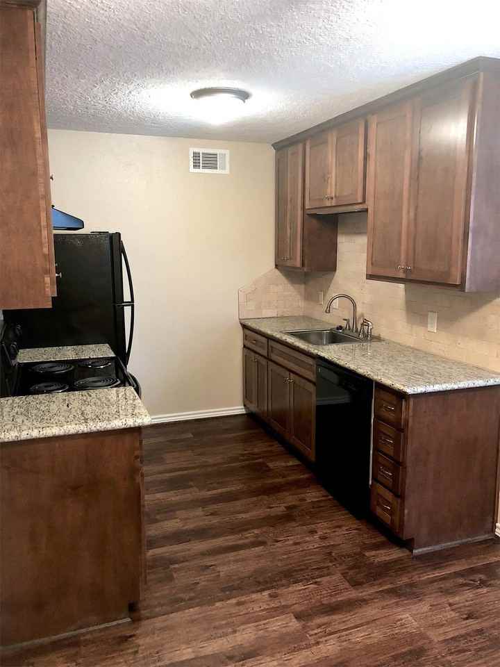 1008 North Houston Street #4 - Photo 2 of 12