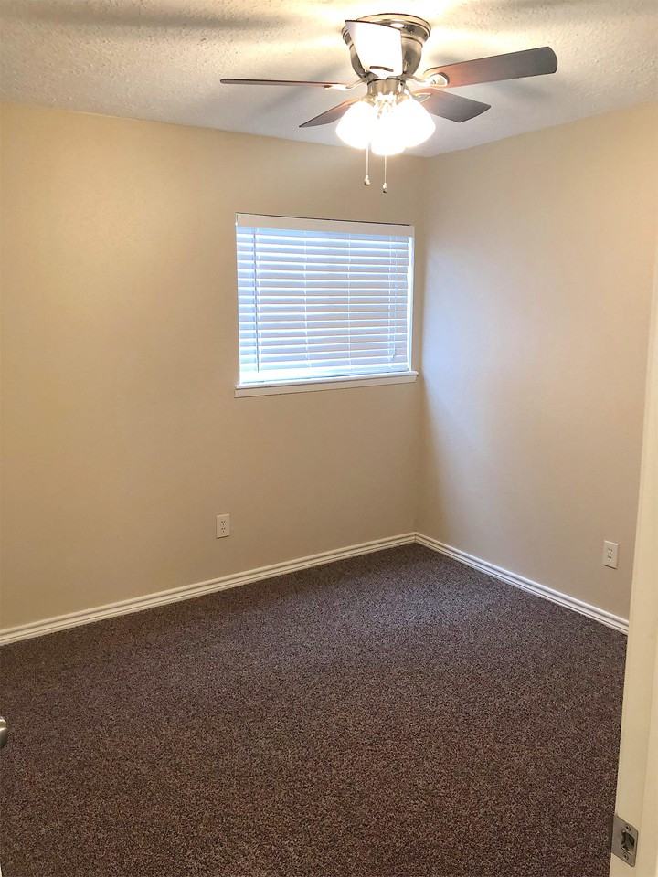 1008 North Houston Street #4 - Photo 5 of 12