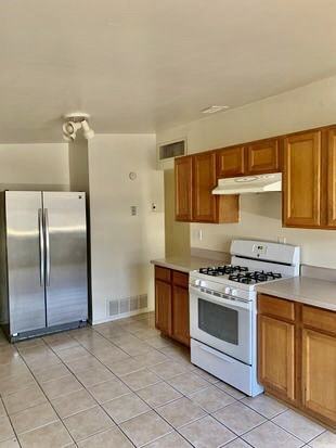 316 E Elm St #1 - Photo 2 of 26