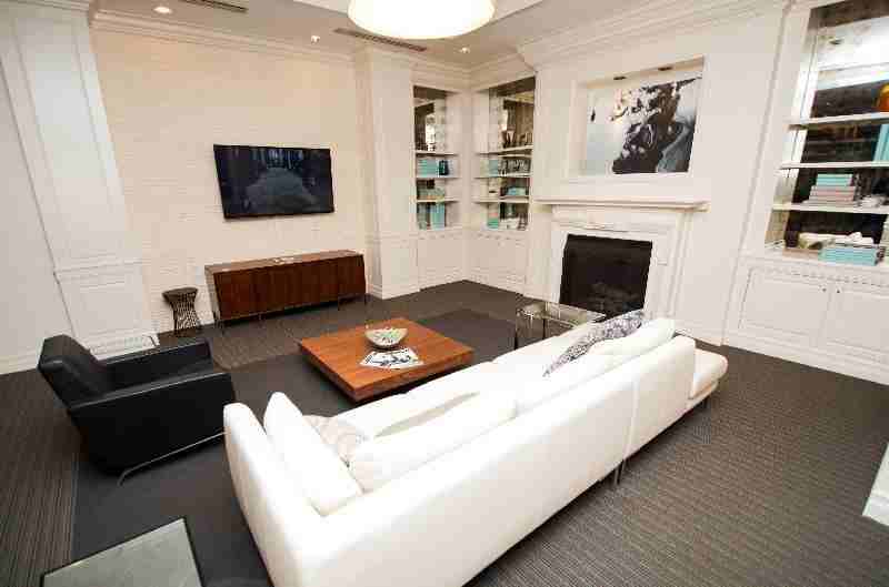 221 W Chestnut St #710