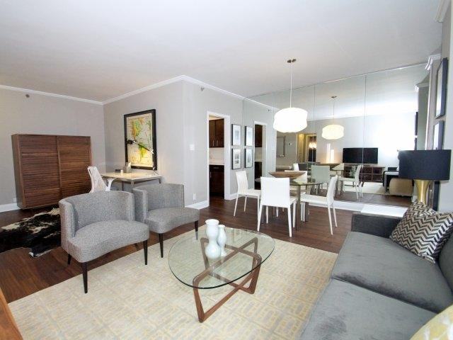 221 W Chestnut St #1613