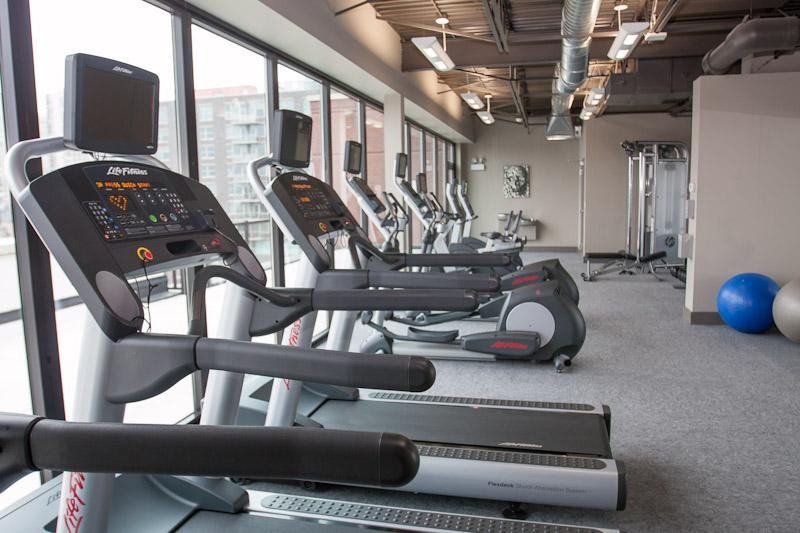 230 W Scott St #1426