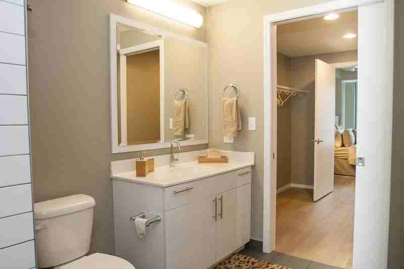 230 W Scott St #1060