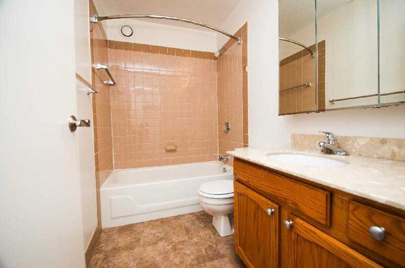 27 W Chestnut St #2002