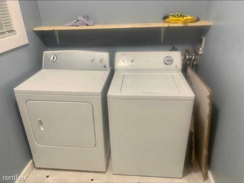 107 W Sycamore St - Photo 2 of 11