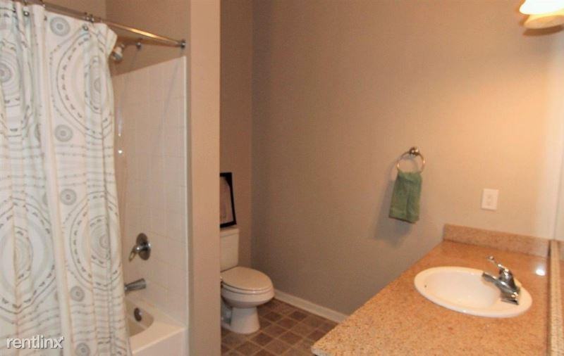 23 N Hemlock St - Photo 3 of 7