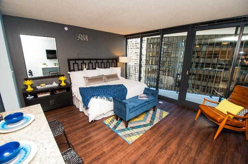 222 N Columbus Dr #985