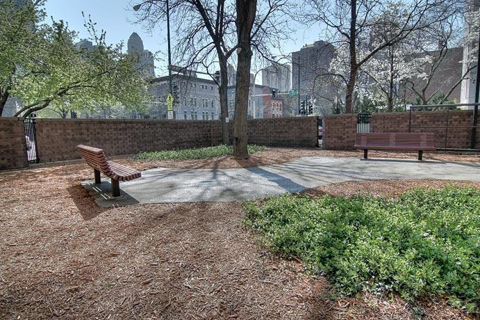 N LaSalle Dr #2026