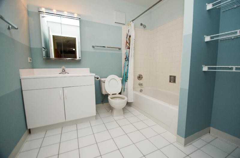 2555 N Clark St #2032 - Photo 3 of 10