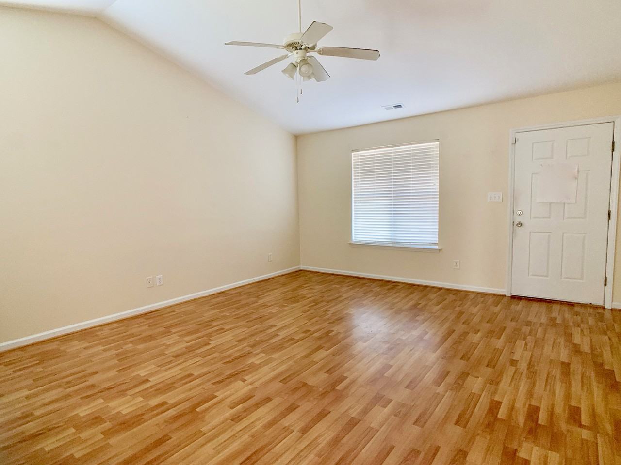 42 N Sussex Dr - Photo 2 of 8