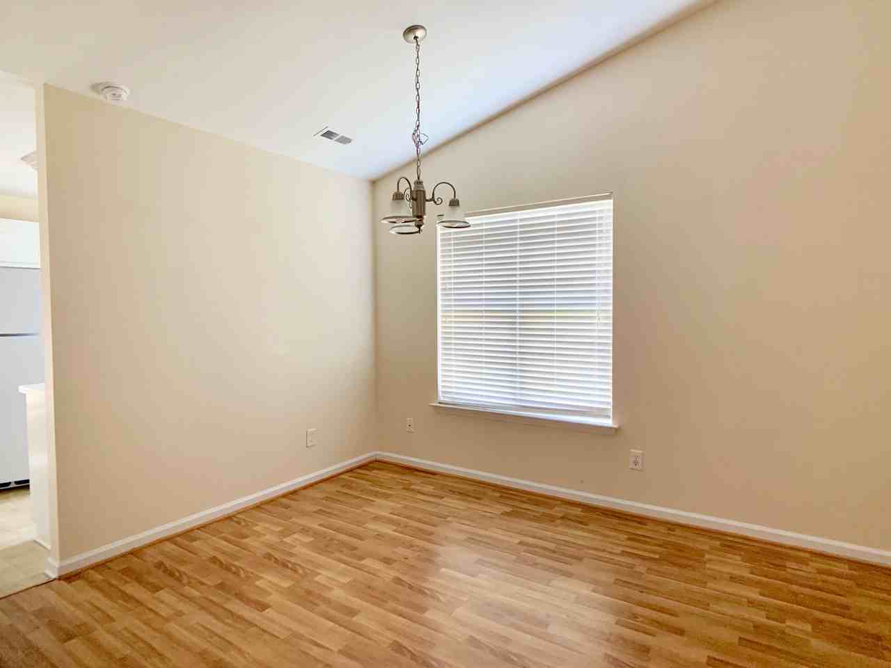 42 N Sussex Dr - Photo 3 of 8