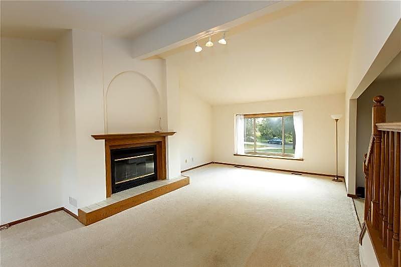 2383 Estates Dr - Photo 3 of 27