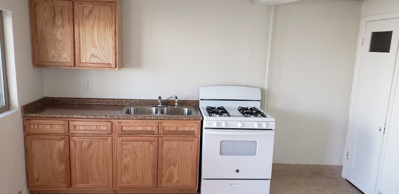 343 S Glenwood St #B - Photo 3 of 13