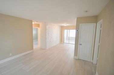 601 Nw 65th Ave - Photo 3 of 14