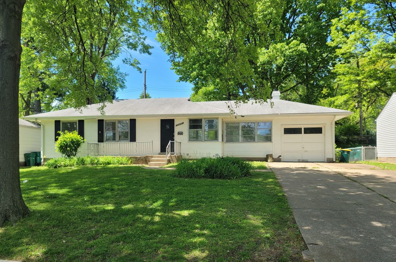 10043 Hedge Drive - Photo 2 of 18