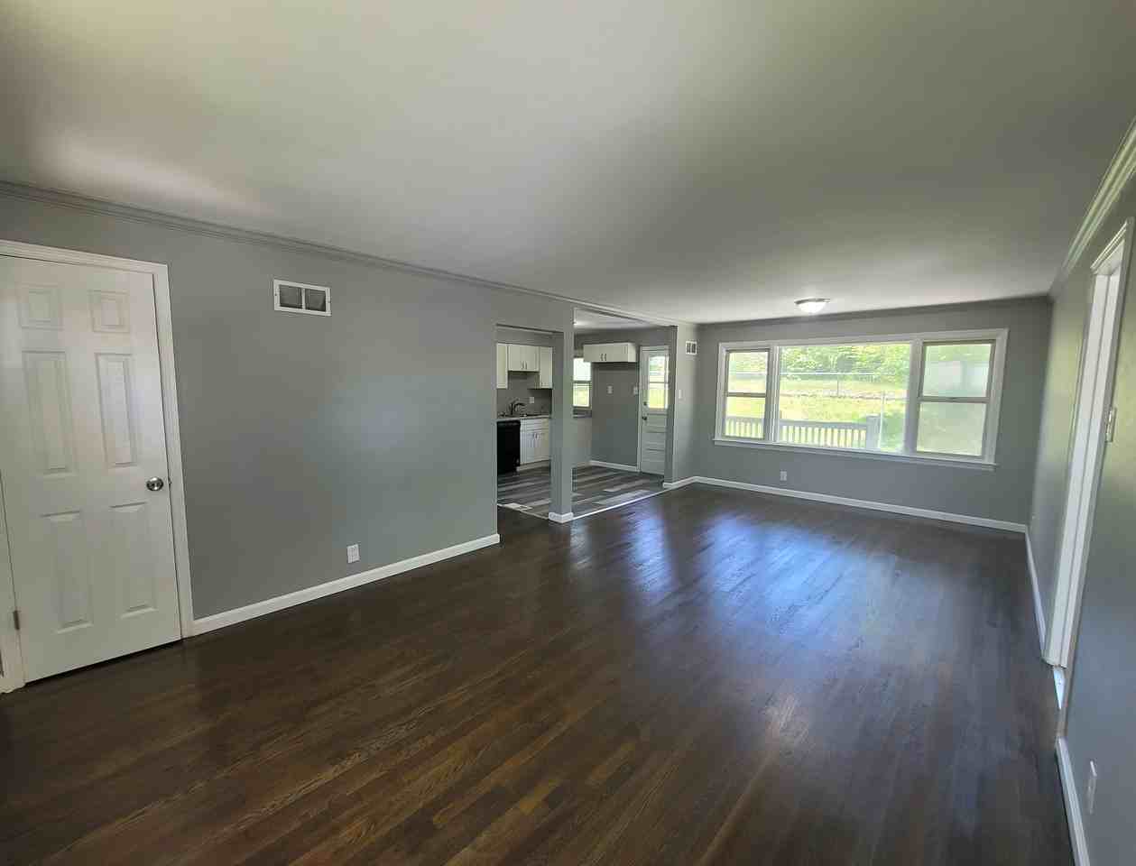 10043 Hedge Drive - Photo 3 of 18