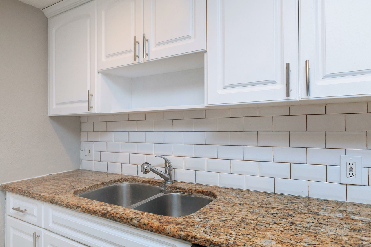 zSeastone Apartments - Photo 6 of 37