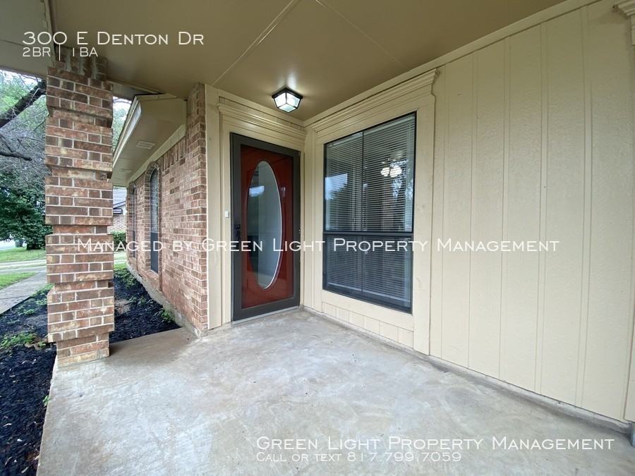 300 E Denton Dr - Photo 2 of 15