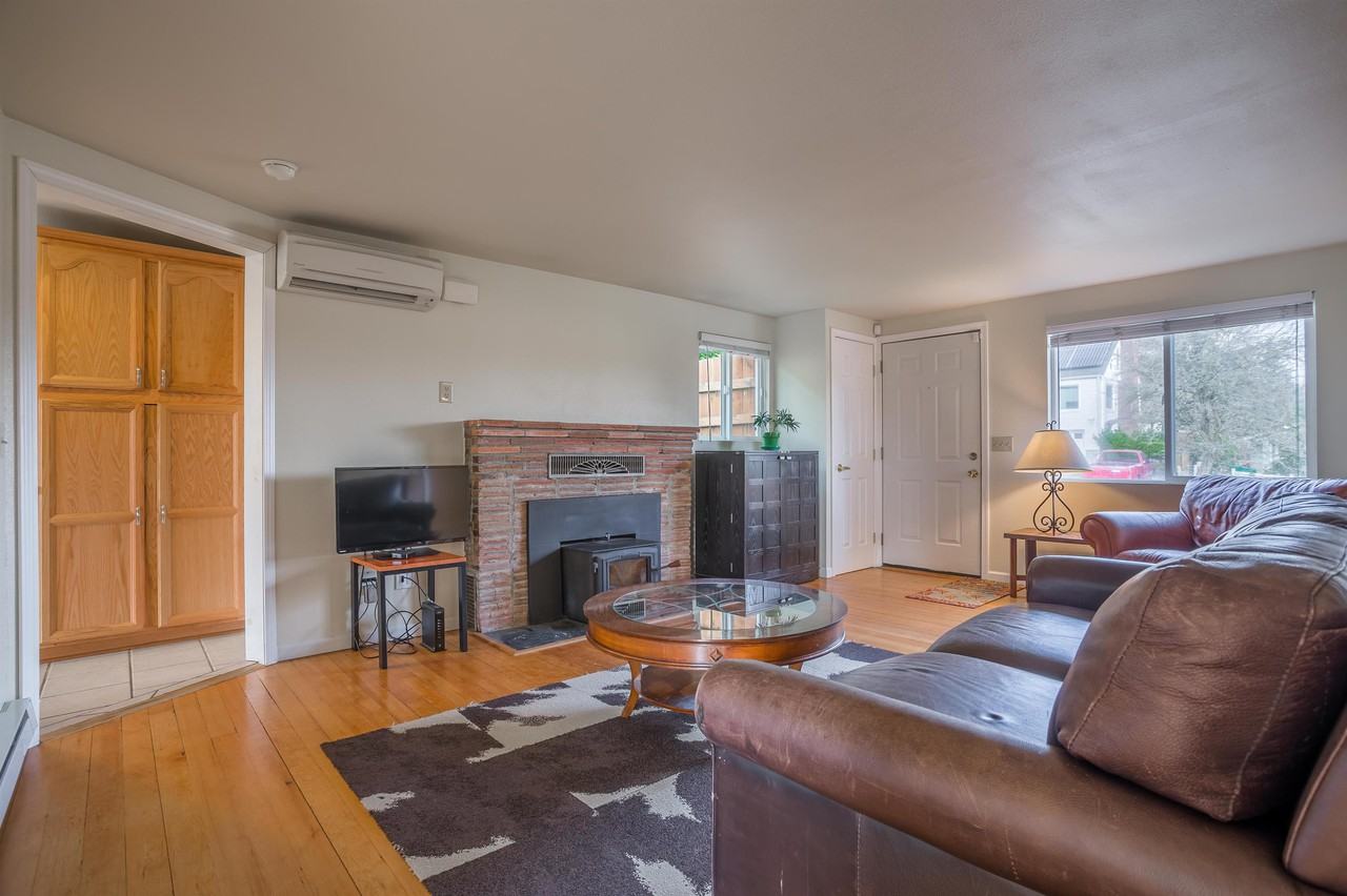 1227 S Henderson St #1 - Photo 3 of 10