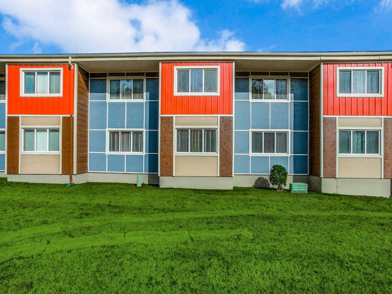 Villas on Sixty Fifth - Photo 3 of 30